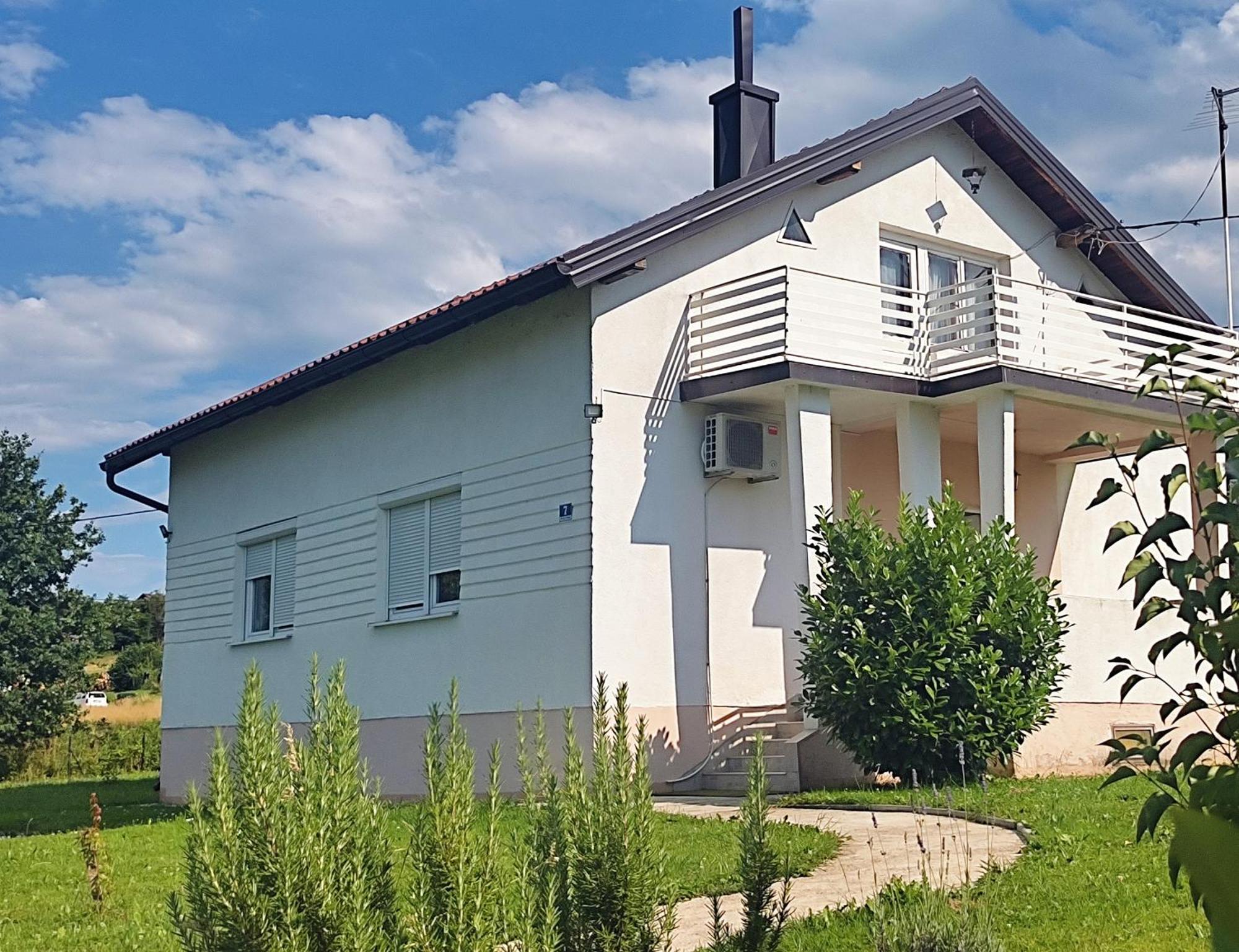 Guest House Pin Лакташи Экстерьер фото